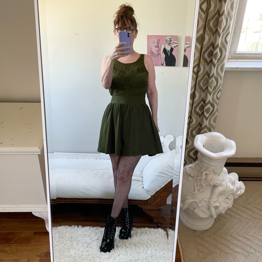 MARGO SEBASTION OLIVE GREEN SLEEVELESS ROMPER EXPOSED ZIPPER POCKETS LINED